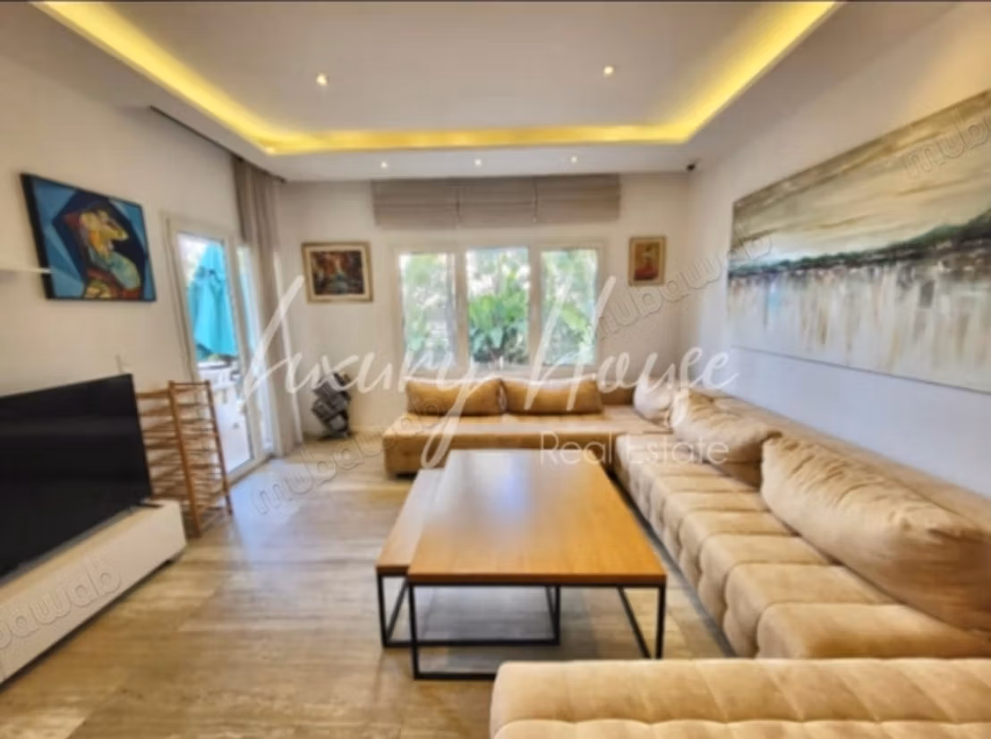 Furnished S4 apartment with pool and garden
