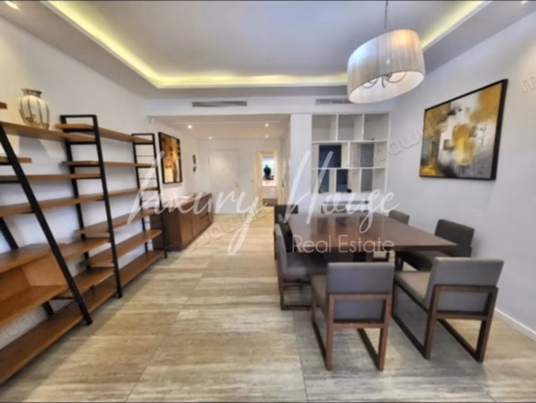 Furnished S4 apartment with pool and garden