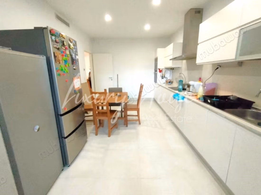 Furnished S4 apartment with pool and garden