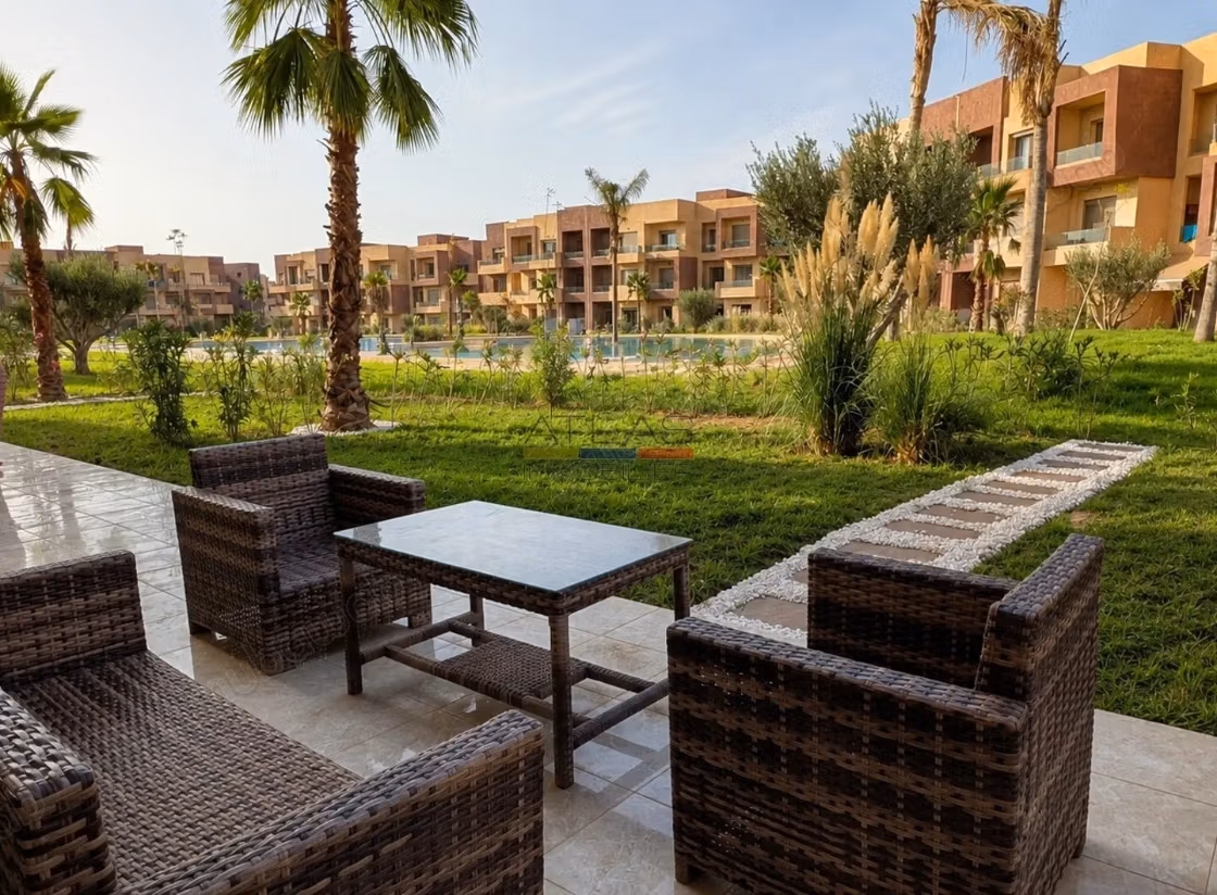 Appartement avec terrasse, jardin et piscine