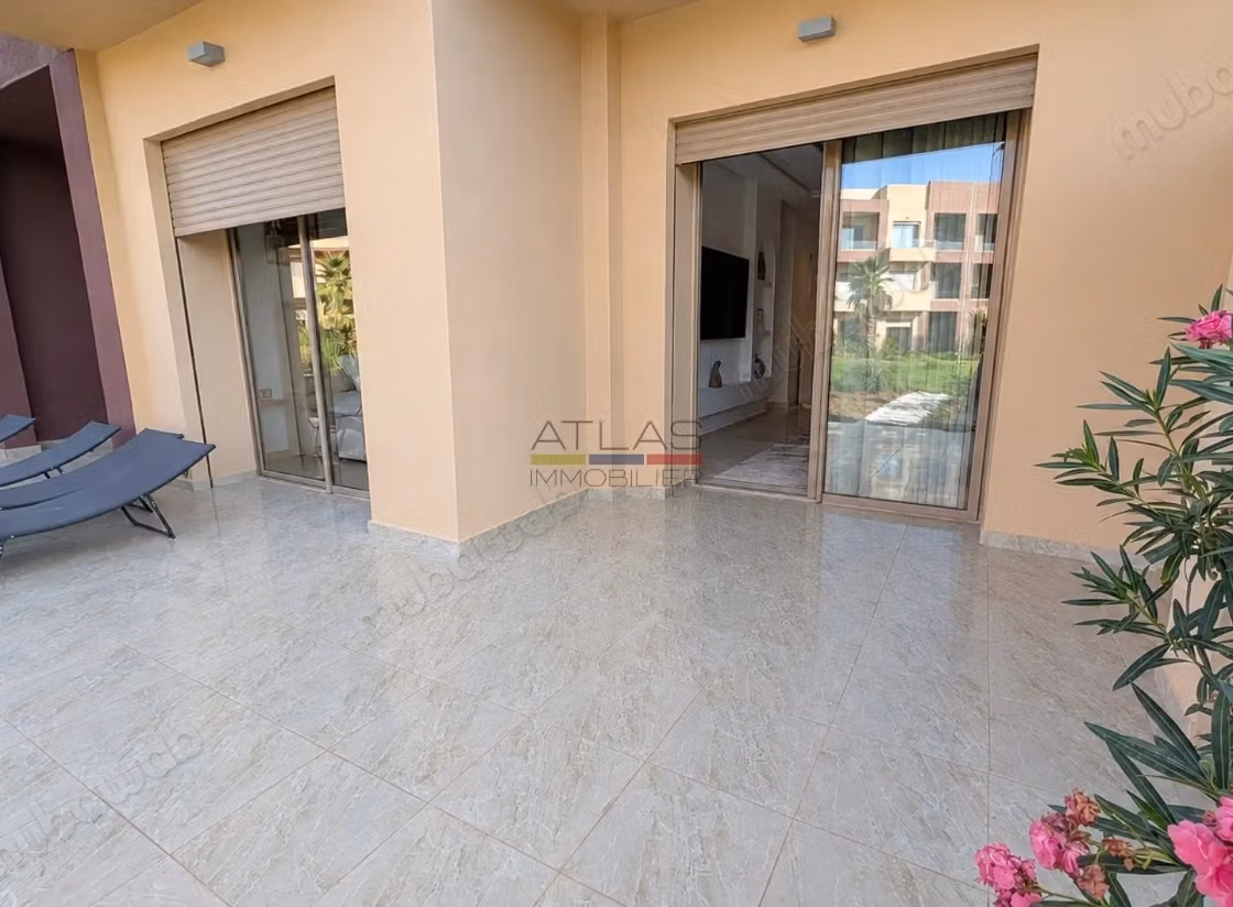 Appartement avec terrasse, jardin et piscine