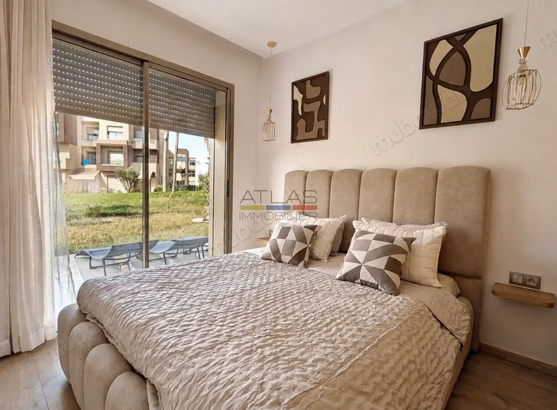 Appartement avec terrasse, jardin et piscine