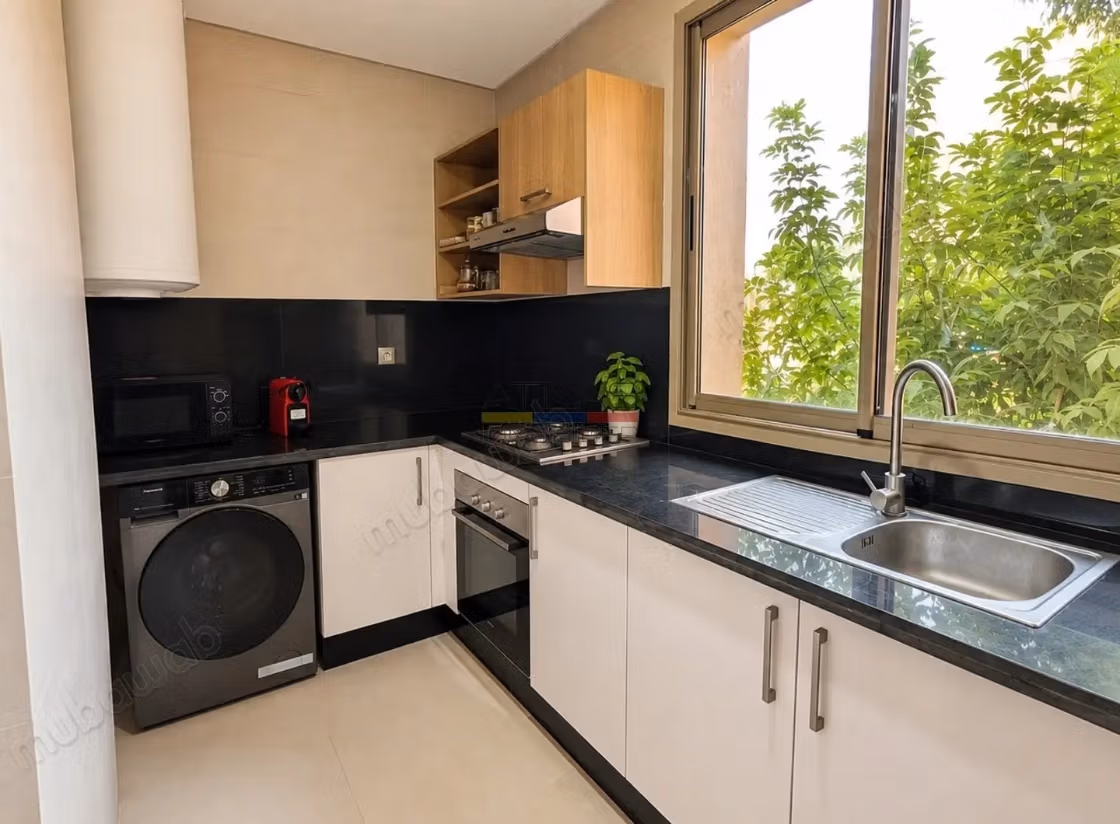 Appartement avec terrasse, jardin et piscine