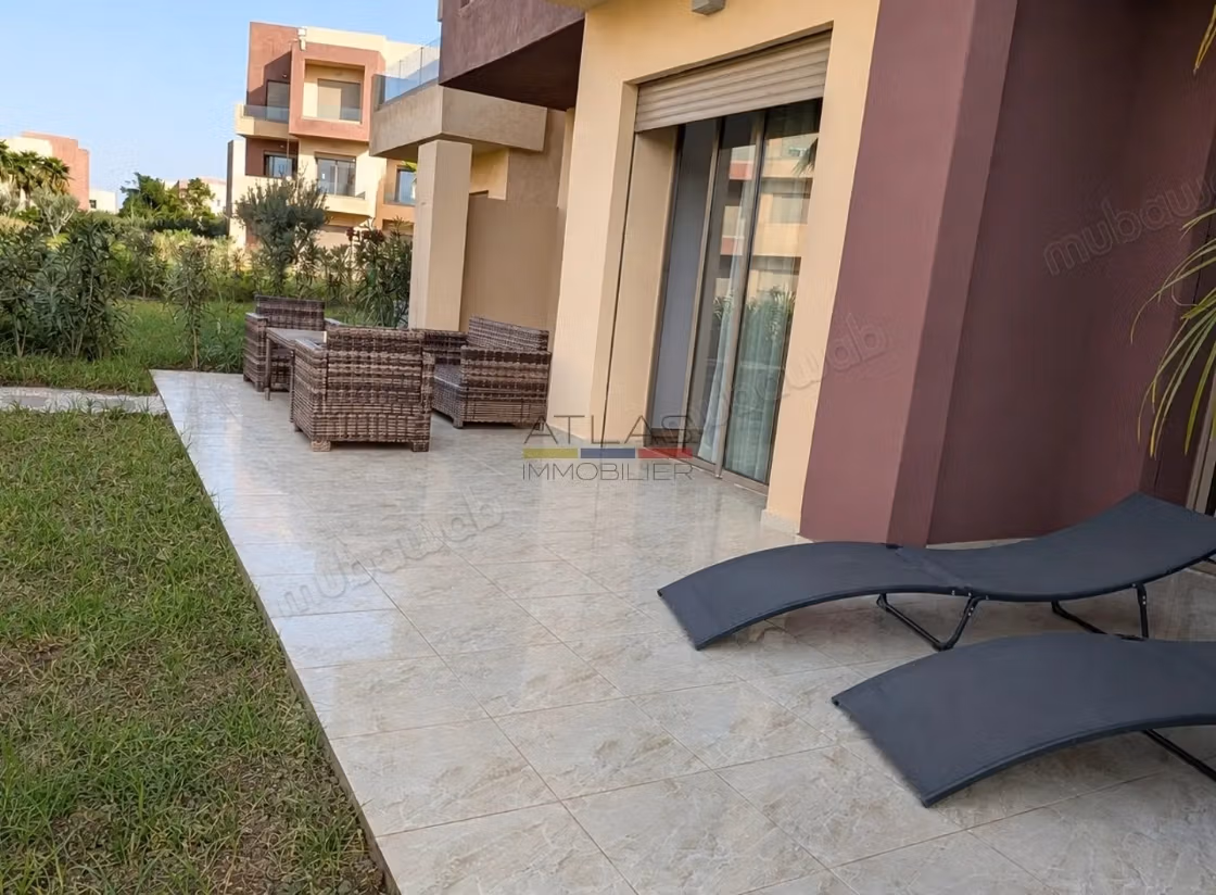 Appartement avec terrasse, jardin et piscine