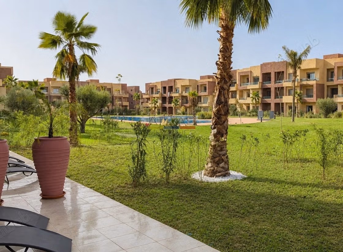Appartement avec terrasse, jardin et piscine