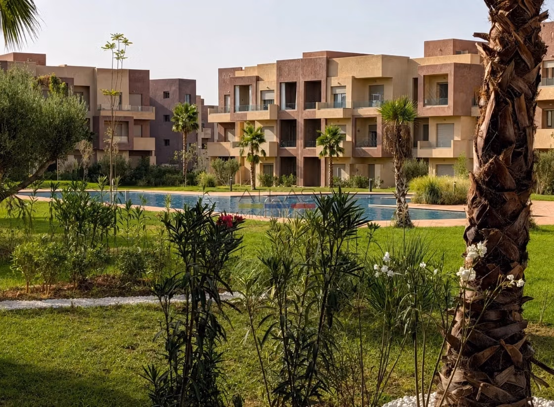 Appartement avec terrasse, jardin et piscine