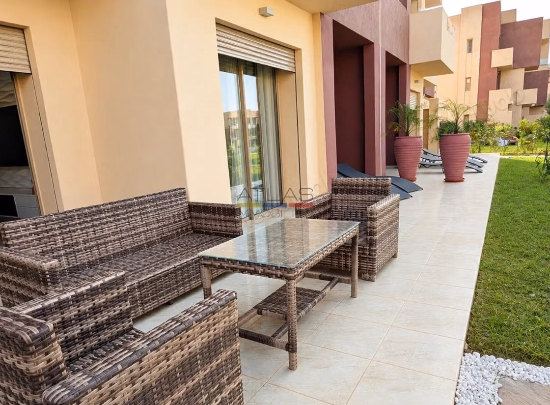 Appartement avec terrasse, jardin et piscine
