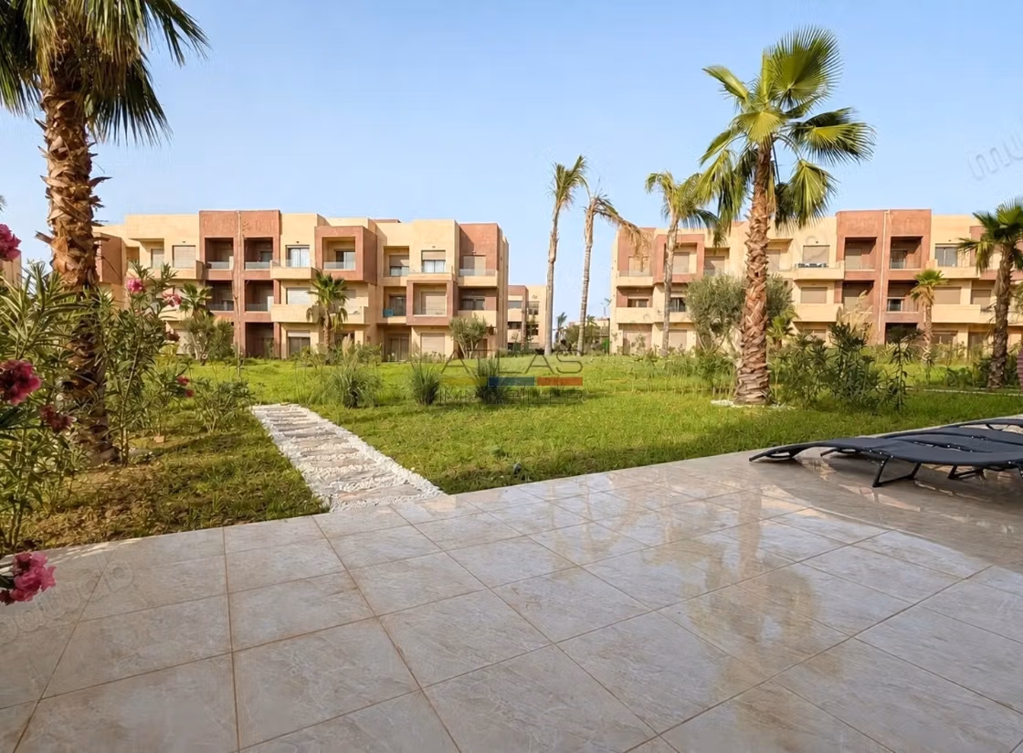 Appartement avec terrasse, jardin et piscine
