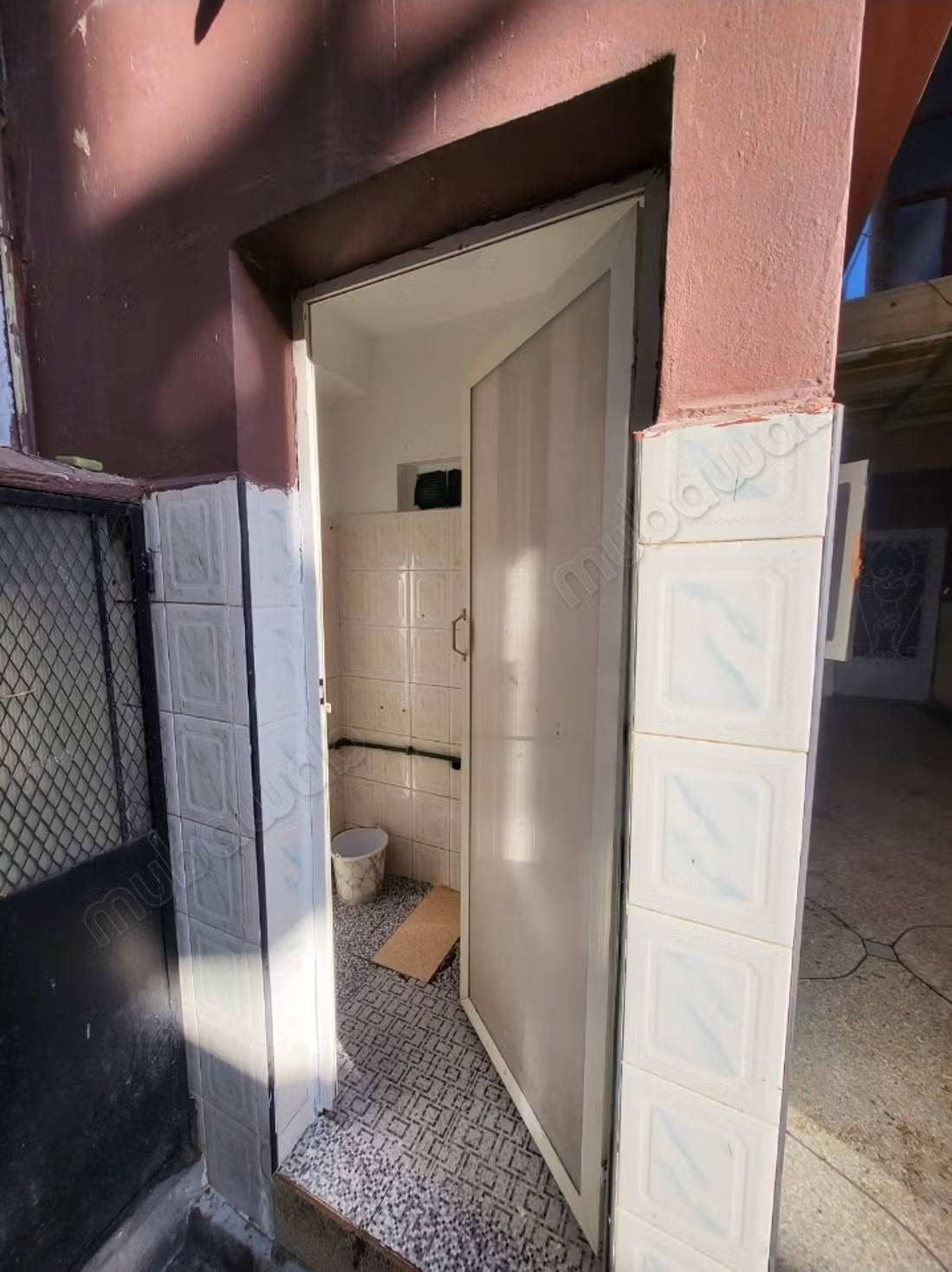 Studio apartment on courtyard