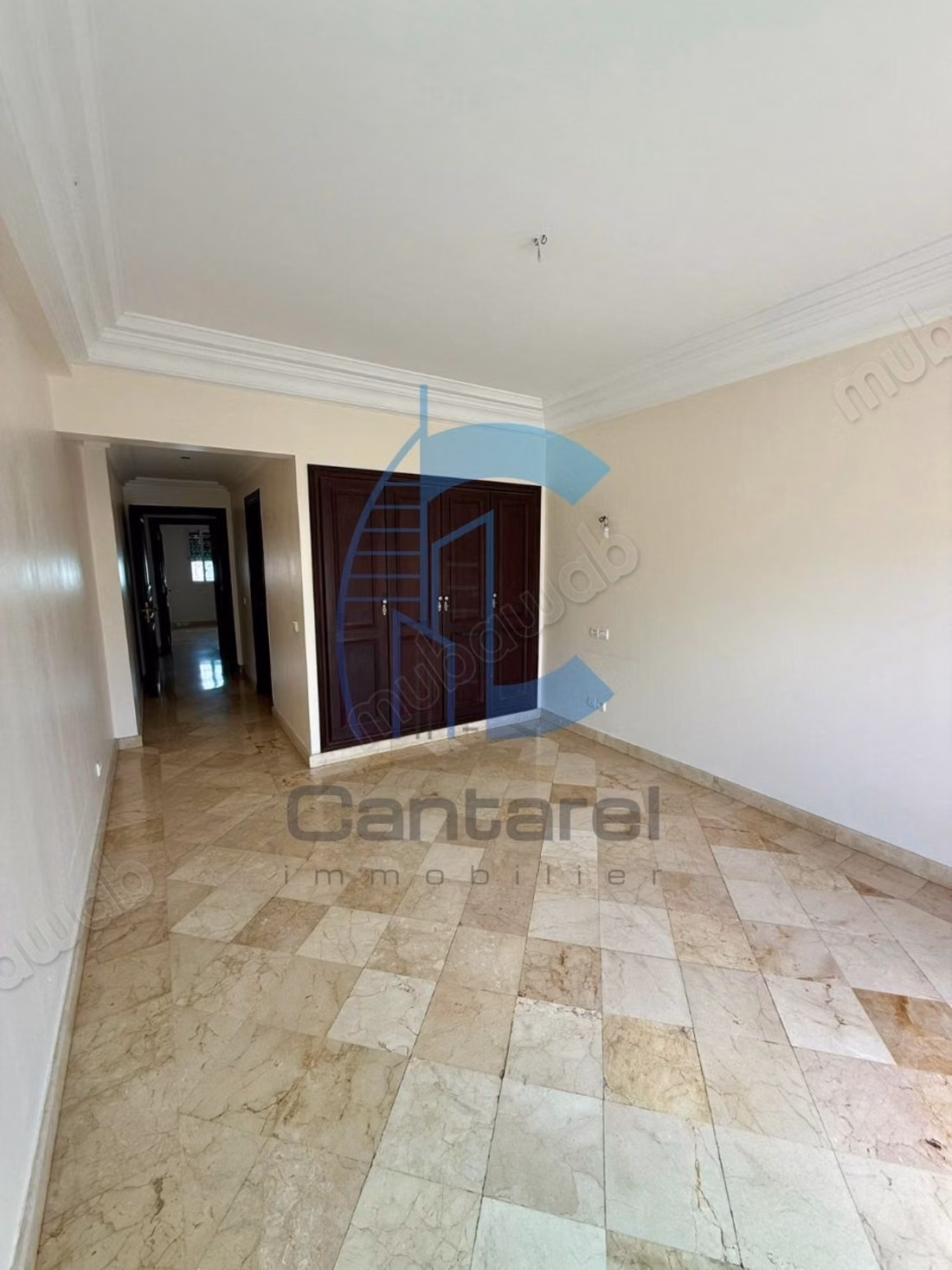 À louer appartement avec grande terrasse racine