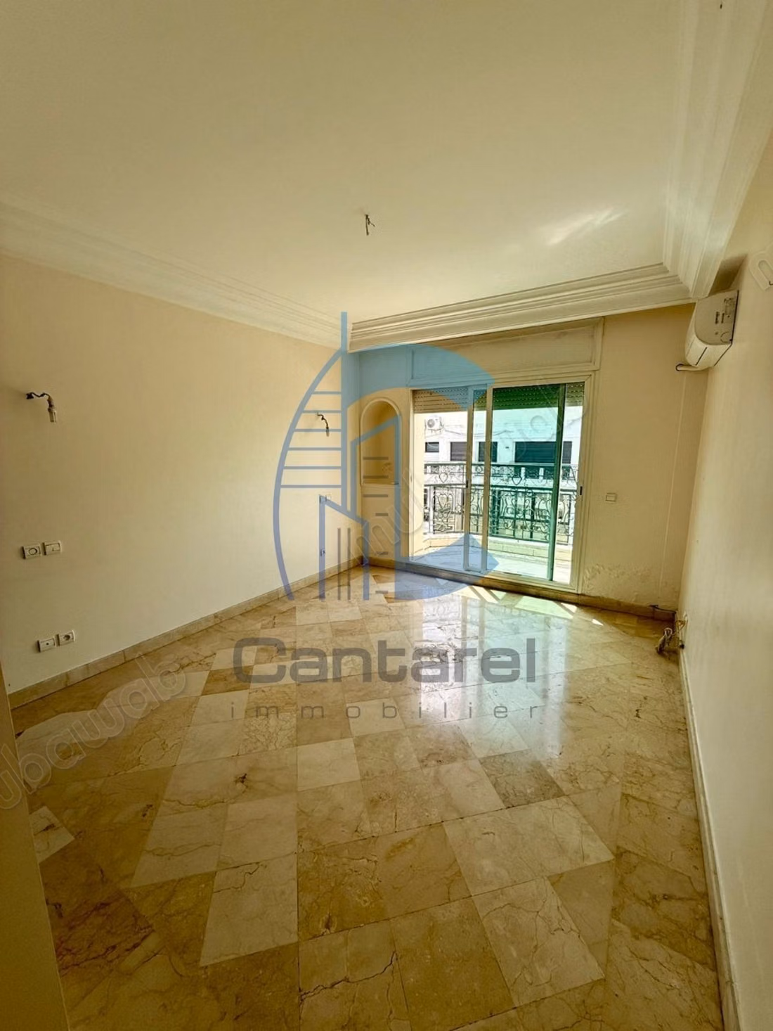 À louer appartement avec grande terrasse racine
