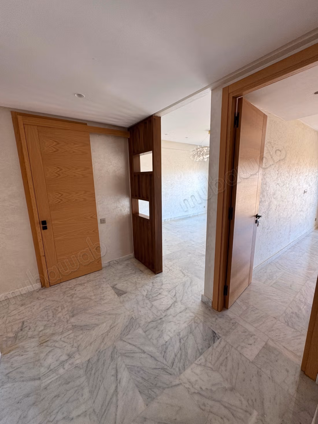 Appartement à louer en Centre Ville. 
Surface de 95 m². 
Ascenseur et terrasse