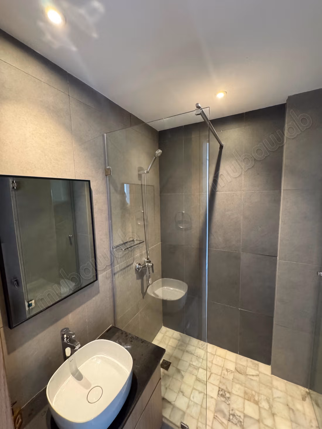 Appartement à louer en Centre Ville. 
Surface de 95 m². 
Ascenseur et terrasse