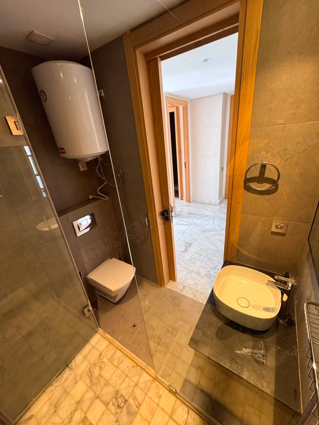 Appartement à louer en Centre Ville. 
Surface de 95 m². 
Ascenseur et terrasse