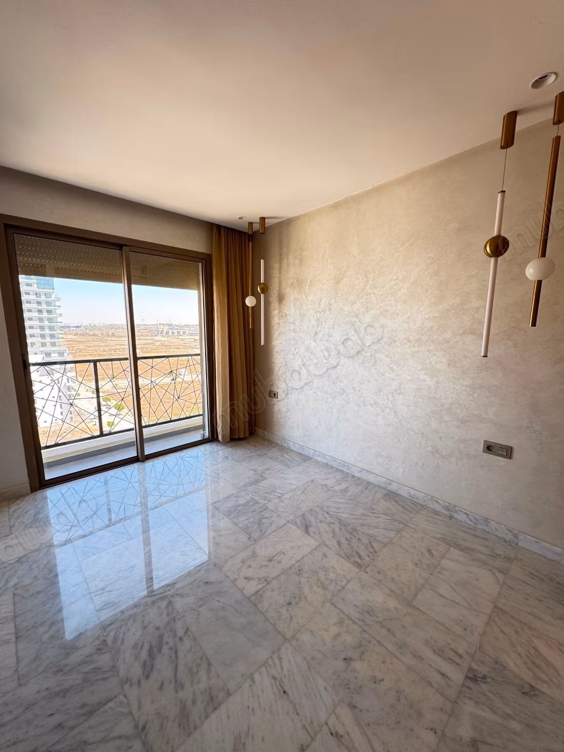 Appartement à louer en Centre Ville. 
Surface de 95 m². 
Ascenseur et terrasse