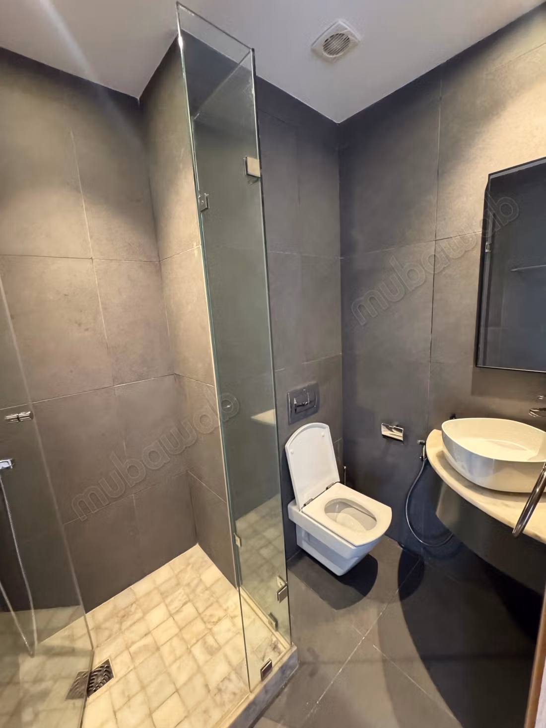 Appartement à louer en Centre Ville. 
Surface de 95 m². 
Ascenseur et terrasse