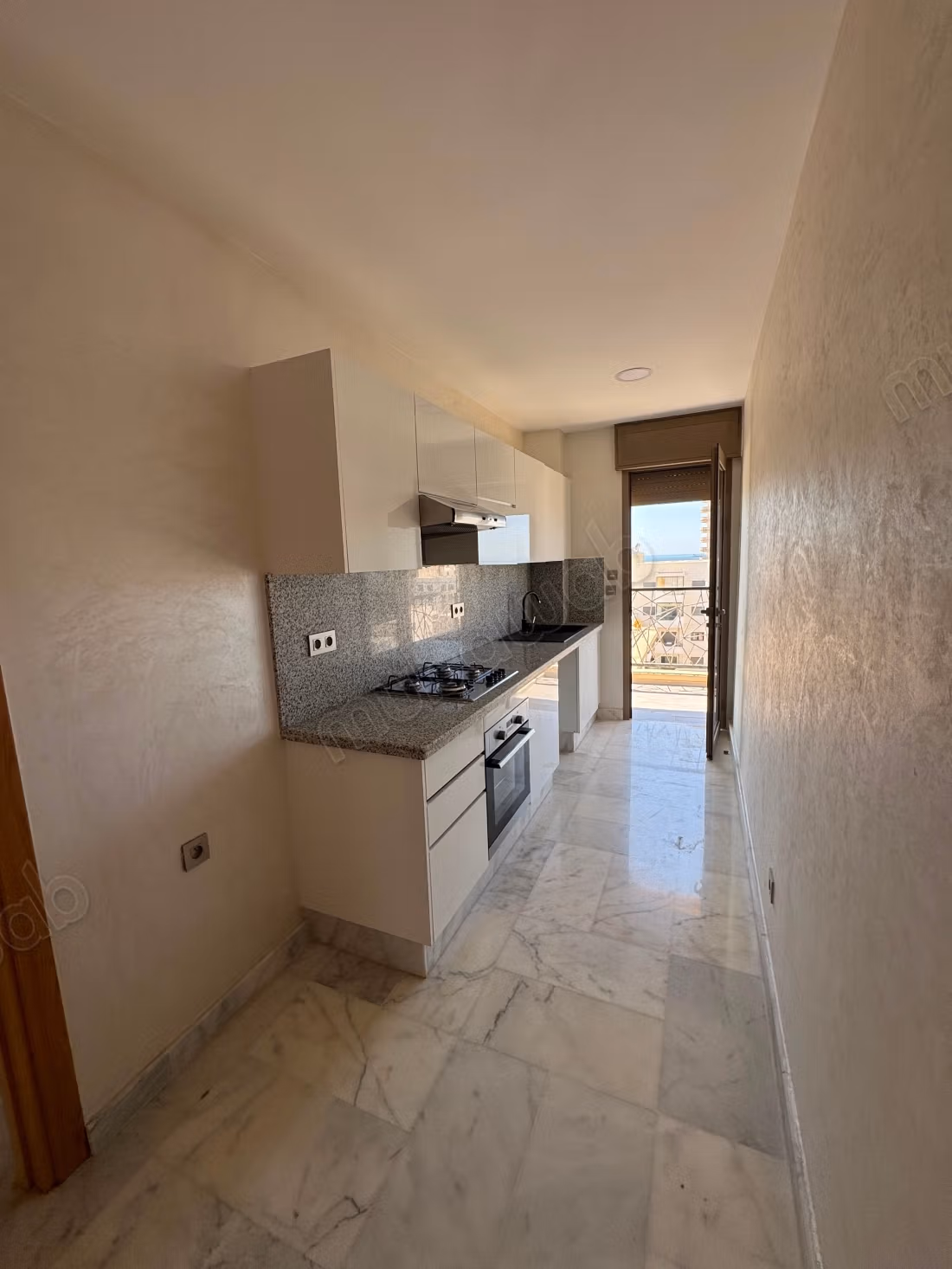 Appartement à louer en Centre Ville. 
Surface de 95 m². 
Ascenseur et terrasse