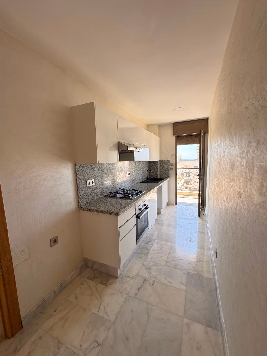 Appartement à louer en Centre Ville. 
Surface de 95 m². 
Ascenseur et terrasse