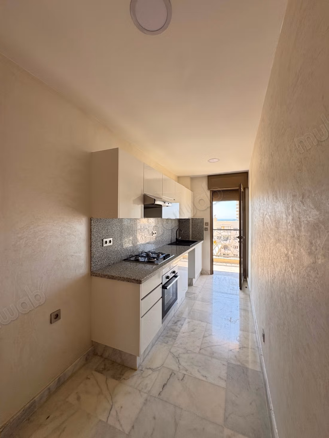Appartement à louer en Centre Ville. 
Surface de 95 m². 
Ascenseur et terrasse
