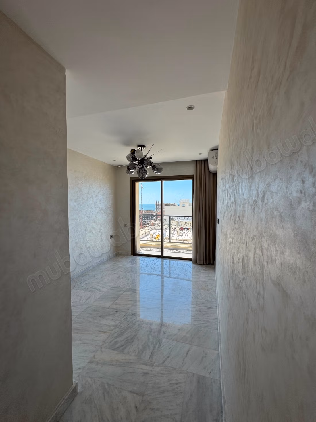 Appartement à louer en Centre Ville. 
Surface de 95 m². 
Ascenseur et terrasse