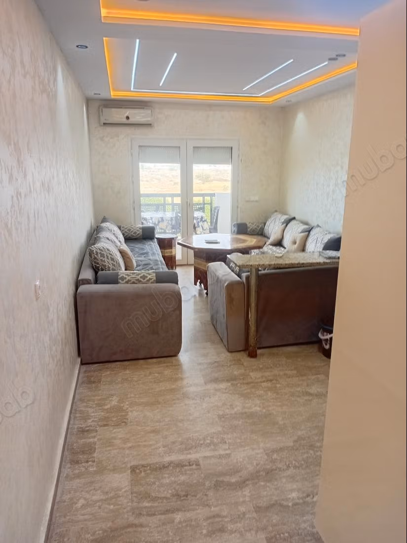 Superbe appartement à louer. Petite surface de 80 m². Mobilier neuf