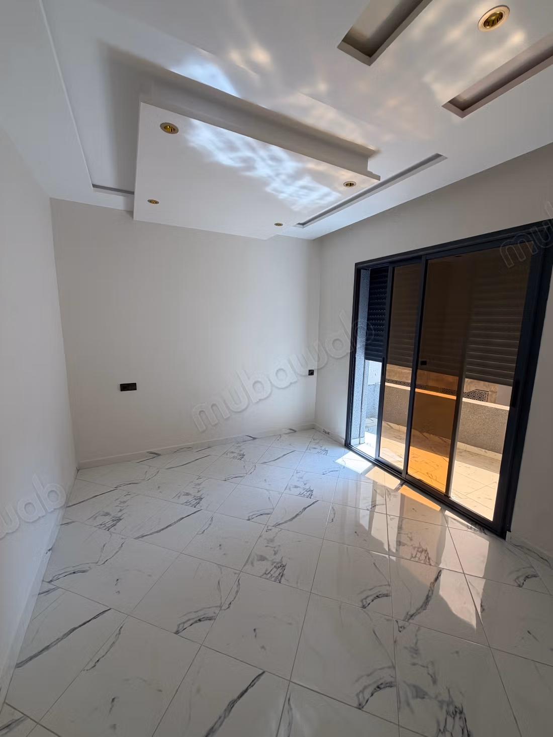 Superbe appartement à louer dans le quartier Bonjour. 2 excellentes chambres. Double vitrage et porte sécurisée