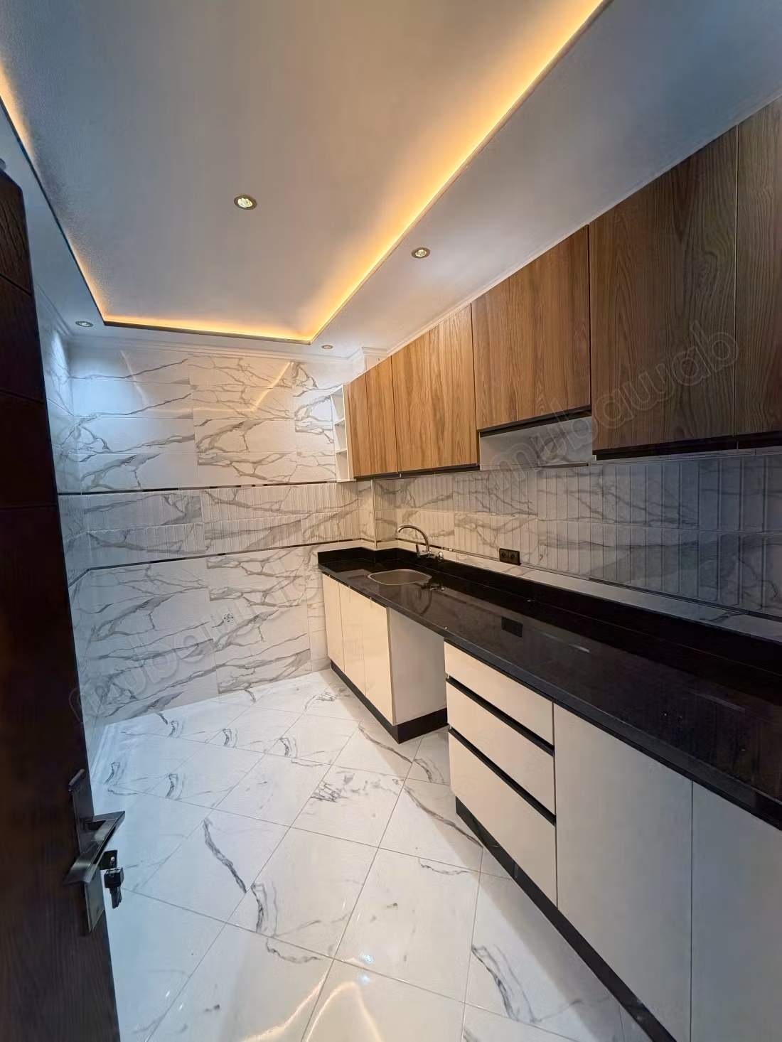 Superbe appartement à louer dans le quartier Bonjour. 2 excellentes chambres. Double vitrage et porte sécurisée