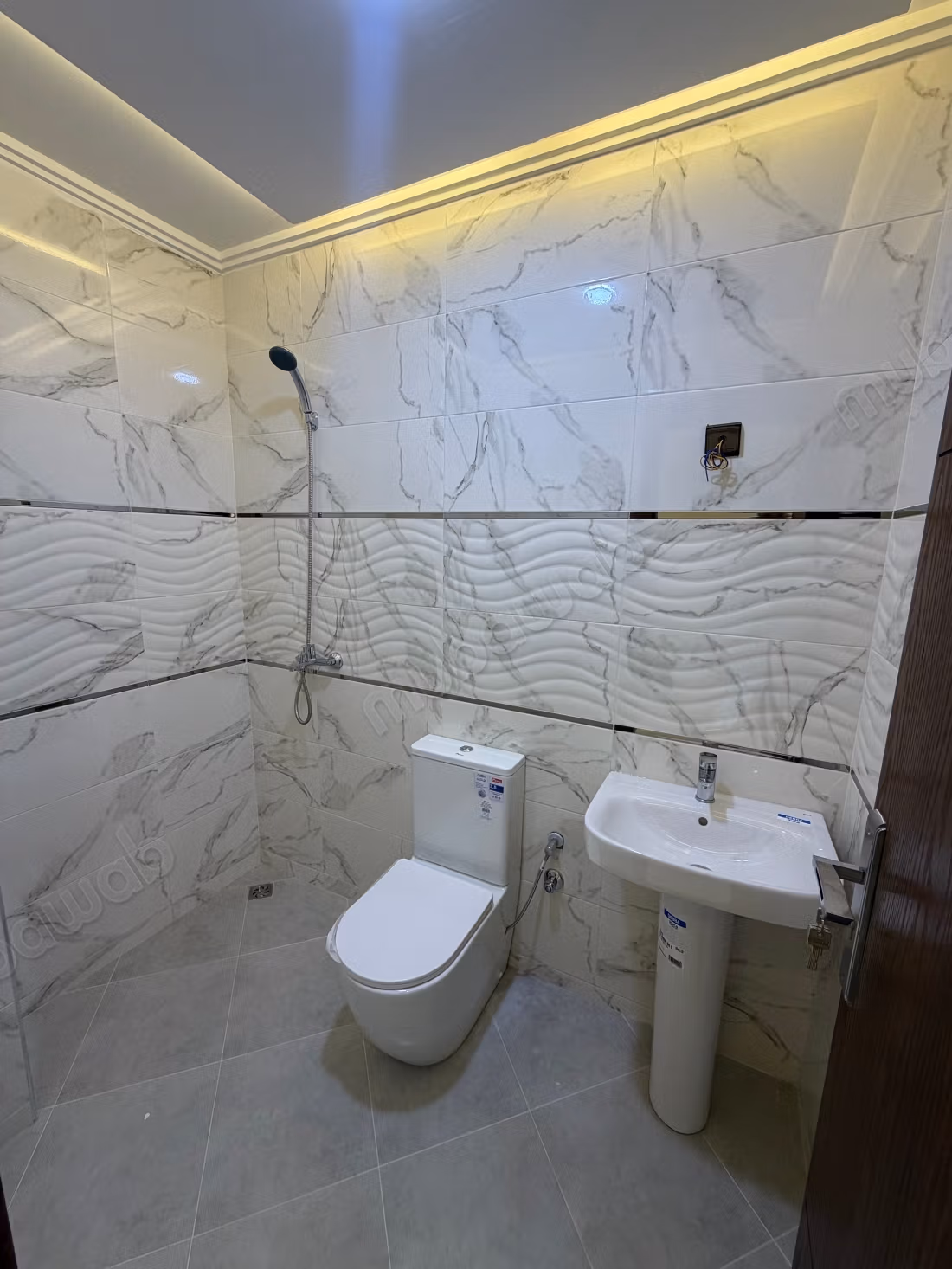 Superbe appartement à louer dans le quartier Bonjour. 2 excellentes chambres. Double vitrage et porte sécurisée