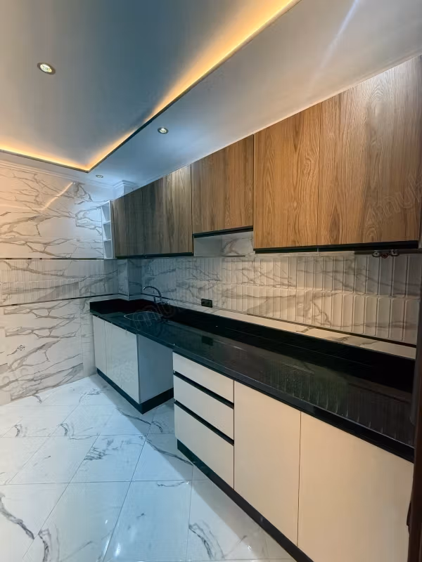 Superbe appartement à louer dans le quartier Bonjour. 2 excellentes chambres. Double vitrage et porte sécurisée