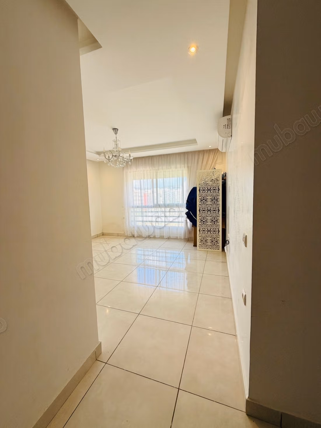Appartement vide avec balcon a loué 
mesnana 
Tanger