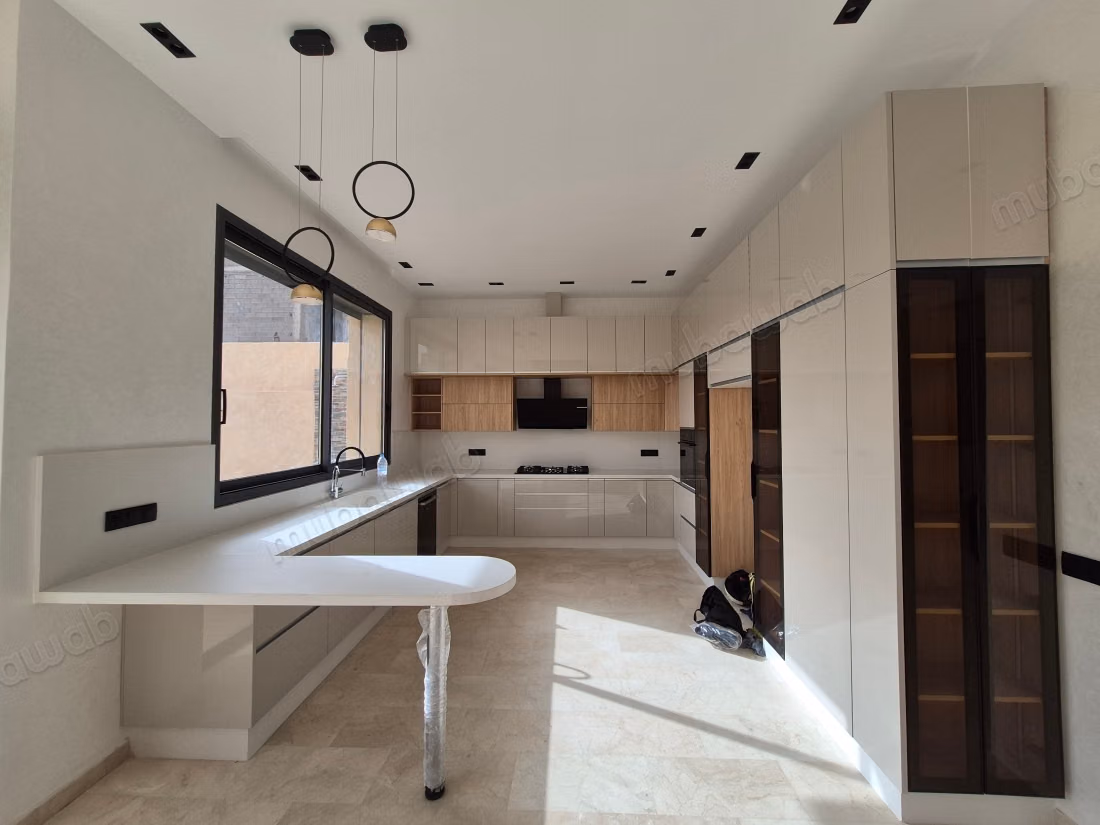VILLA de LUJO en venta en TARGA. 5 habitaciones. 384 m² con piscina
