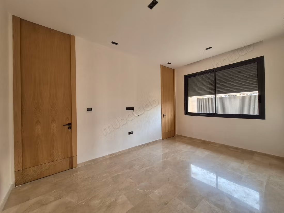 VILLA de LUXE à vendre à TARGA. 5chbres. 384m2 avec piscine
