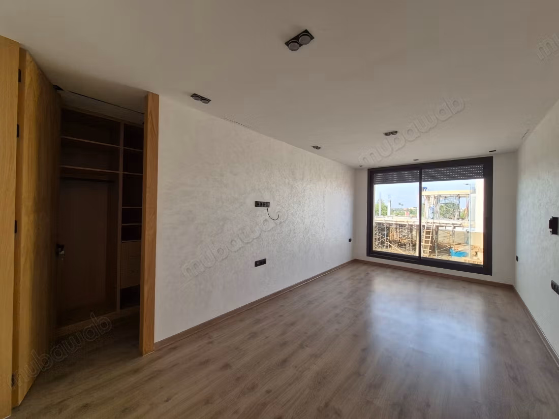 VILLA de LUXE à vendre à TARGA. 5chbres. 384m2 avec piscine