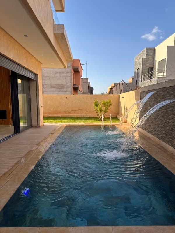 LUXURY villa for sale in TARGA. 5 bedrooms. 384 m² with pool