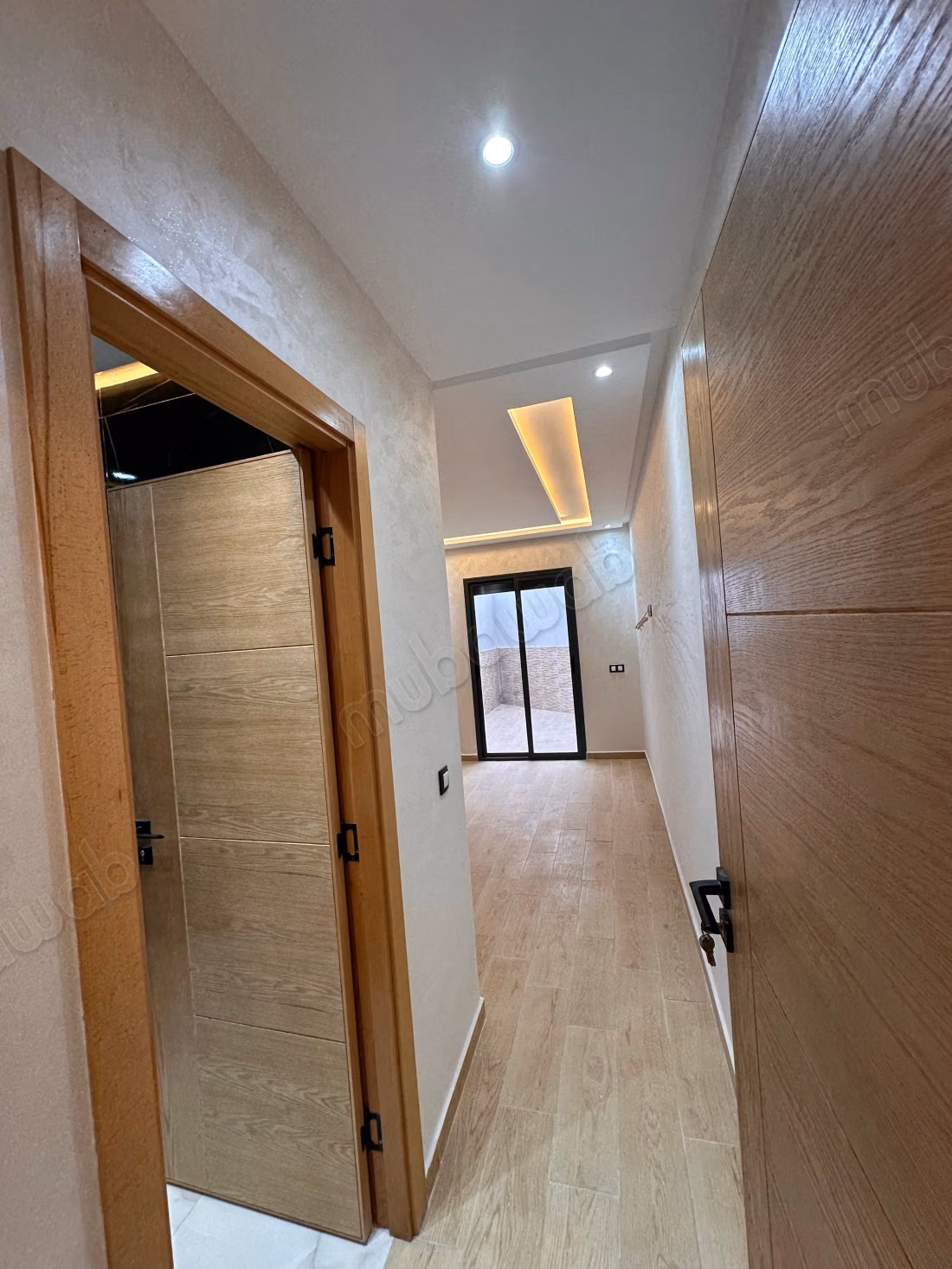 Bel appartement à vendre à Plage Oued Cherrat. Surface de 74 m². Vue mer imprenable, porte blindée