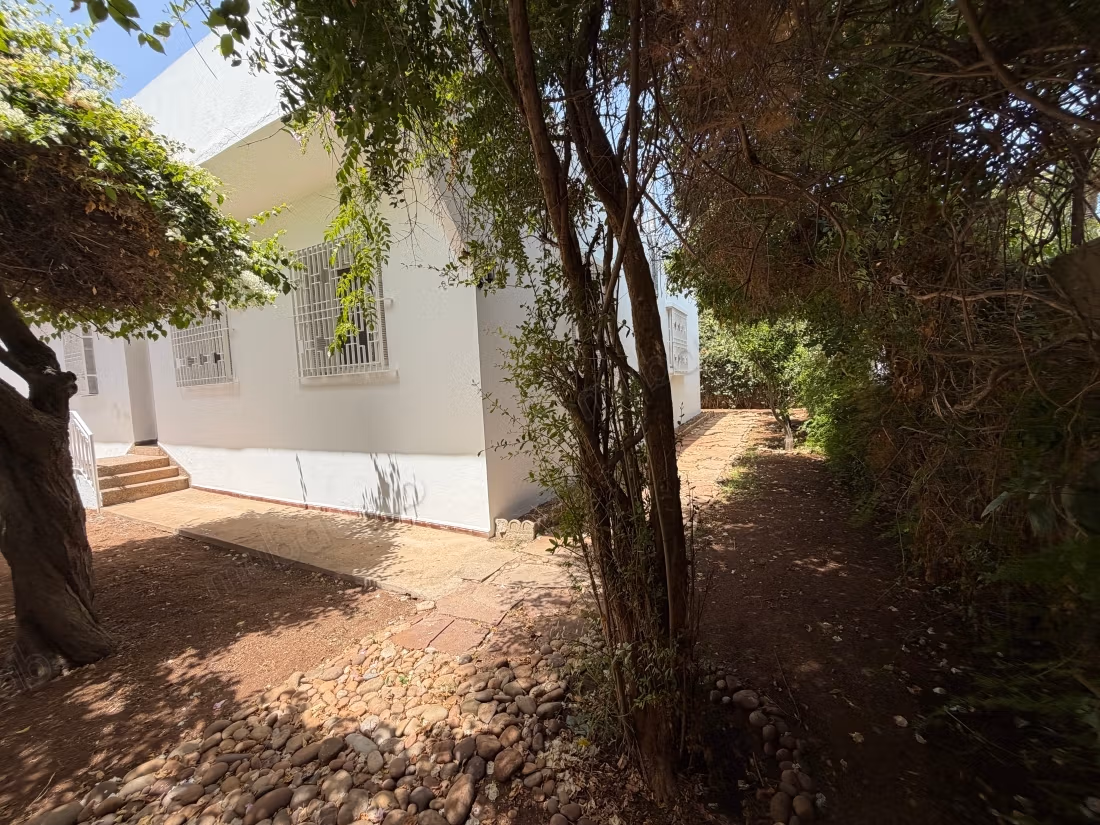 Magnifica villa in affitto a Oasis. 2 belle camere. Giardino