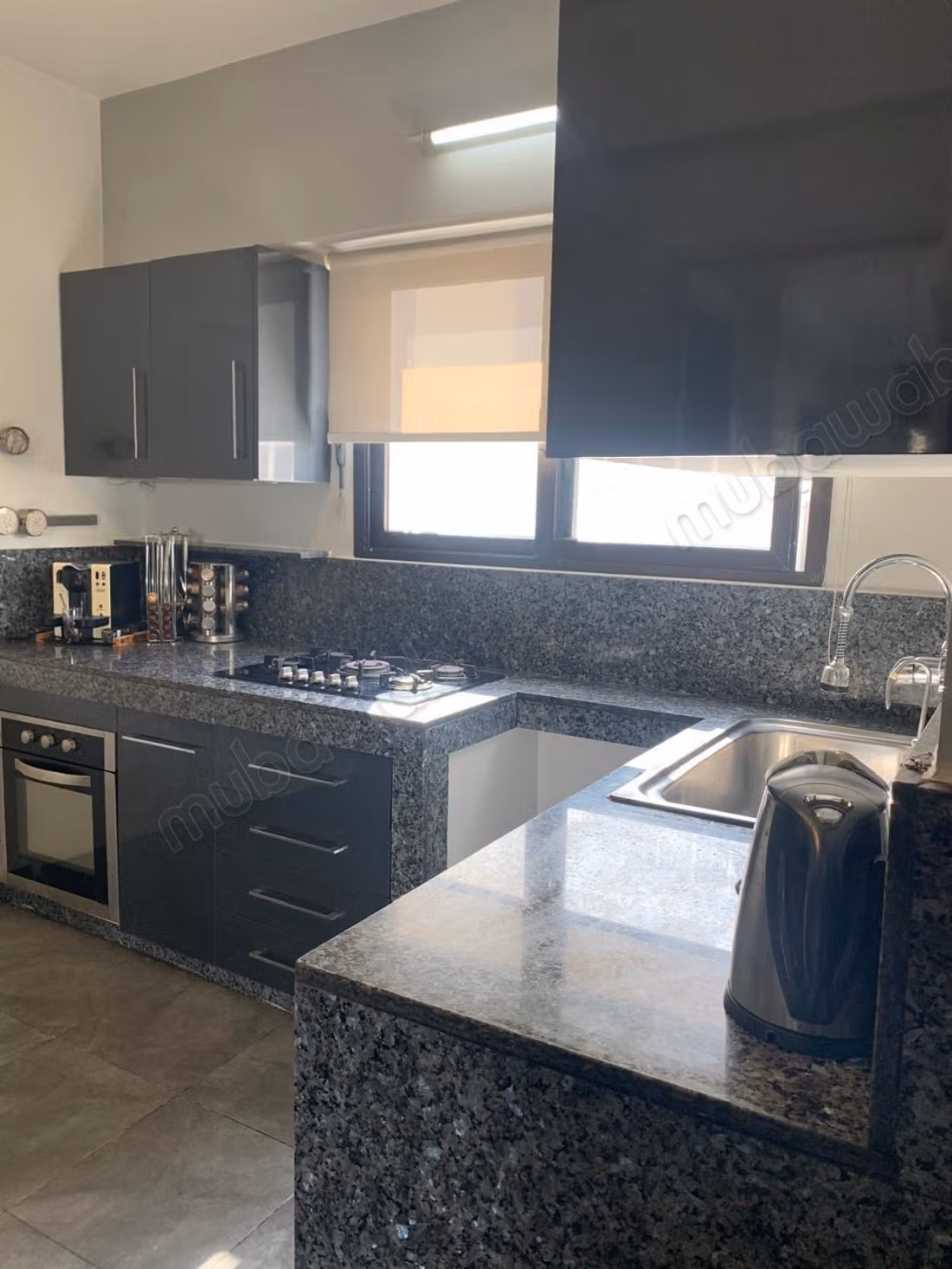 À vendre duplex terasse étage élevé à qrt racine
