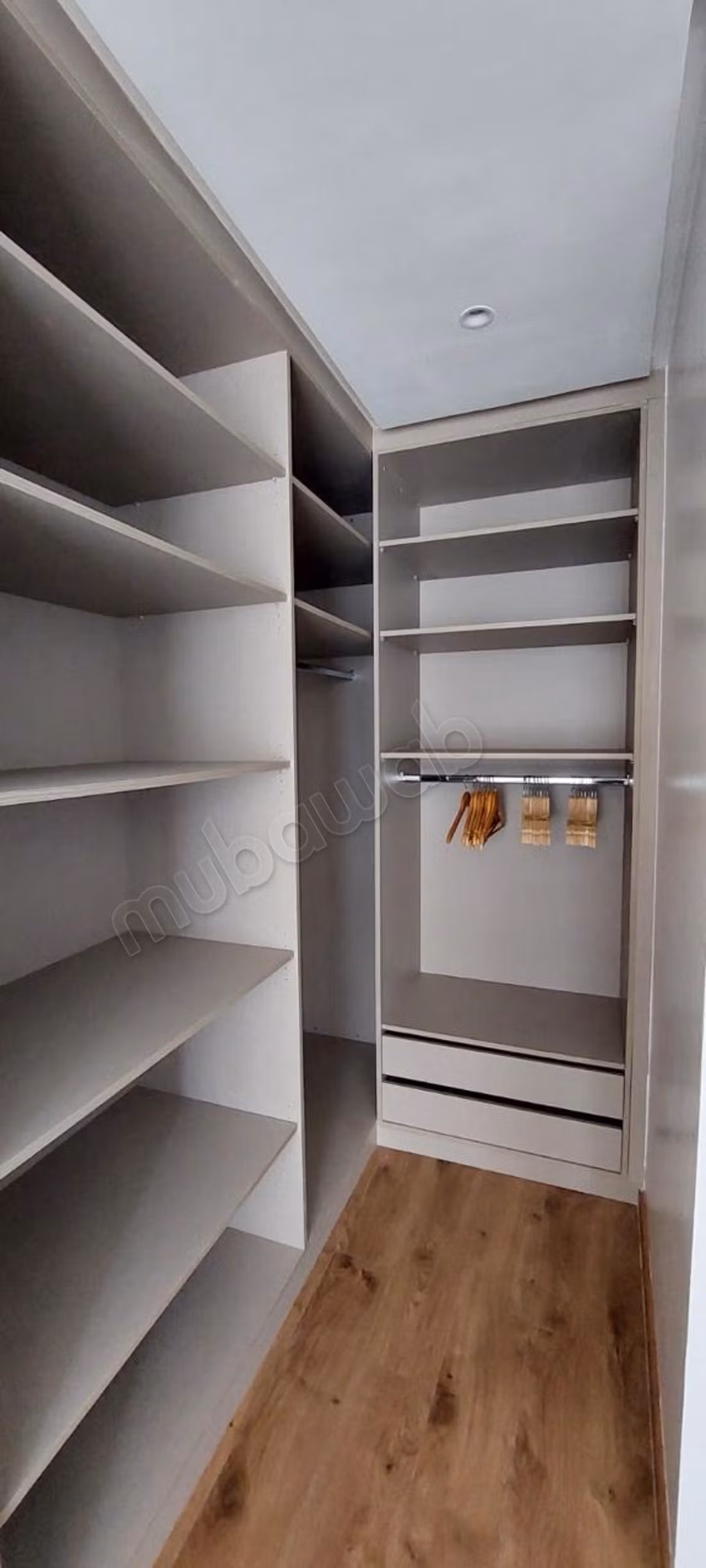 Louez cet appartement dans la ville financière de Casablanca. 5 grands espaces de vie. Unité de stockage