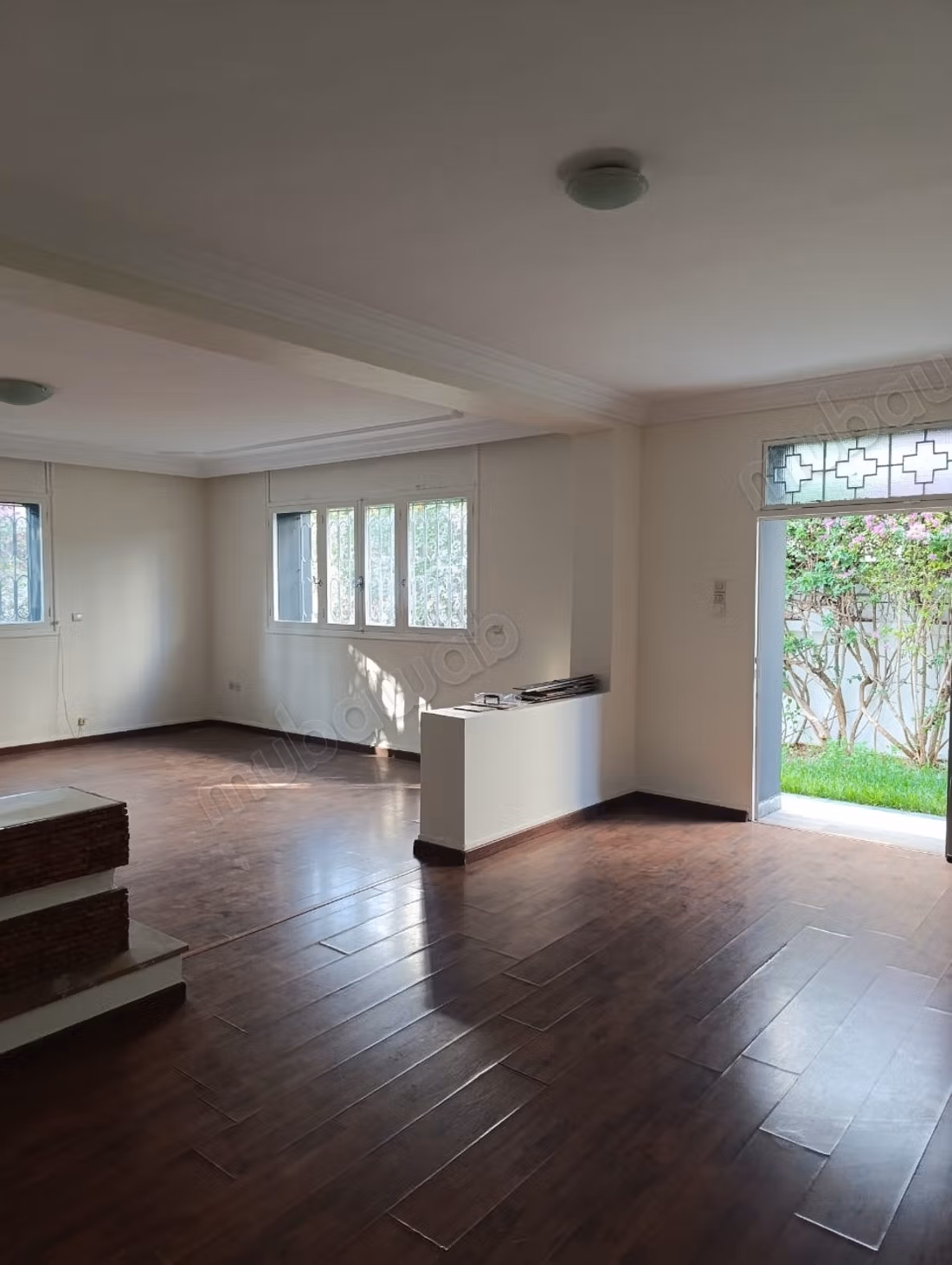 Villa de luxe à louer à Oasis.
Surface de 200 m².
Jardin et terrasse