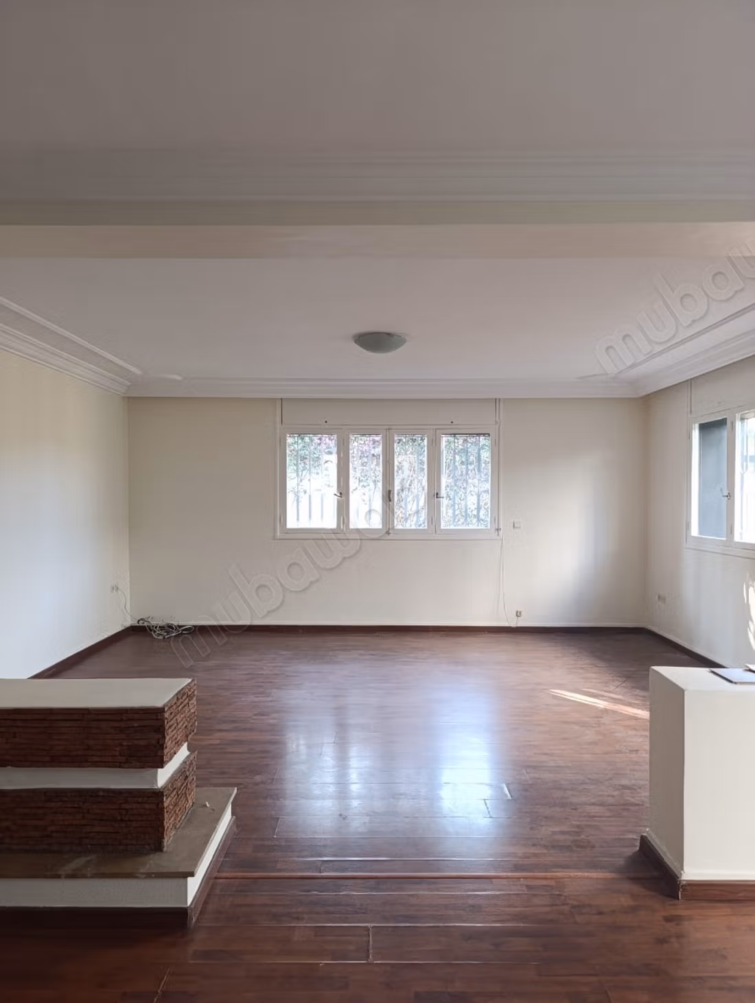 Villa de luxe à louer à Oasis.
Surface de 200 m².
Jardin et terrasse