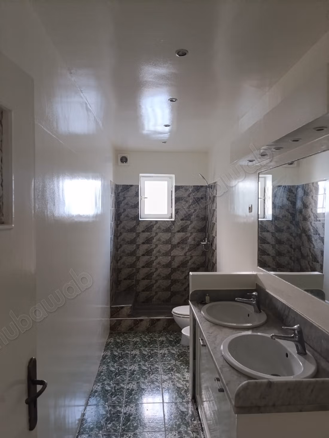 Villa de luxe à louer à Oasis.
Surface de 200 m².
Jardin et terrasse