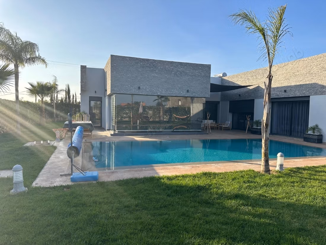 À vendre villa de luxe à 10 km de Marrakech