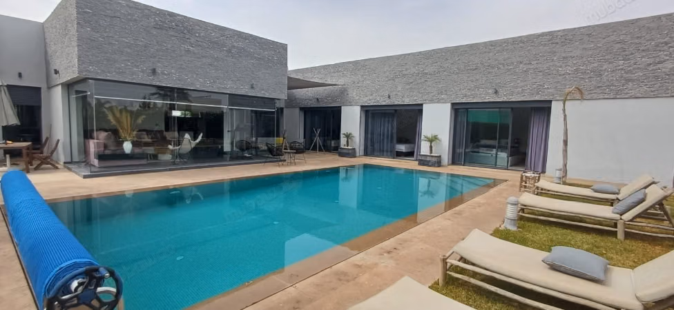 À vendre villa de luxe à 10 km de Marrakech