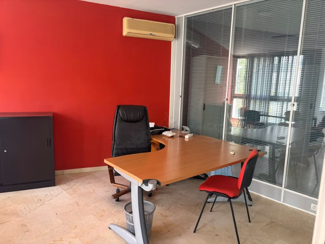 Uffici arredati in affitto presso Omar Rifi Superficie 87 m²