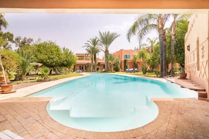 Villa 8 chambres — 580 m² sur 8 000 m² de terrain