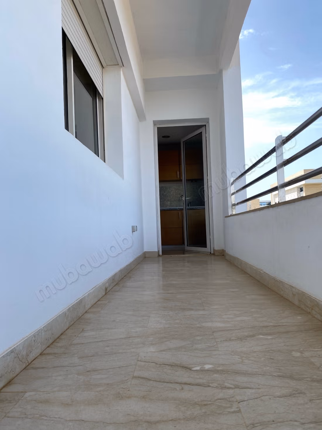Appartement en location à Souissi. 3 chambres agréables. Ascenseur et terrasse