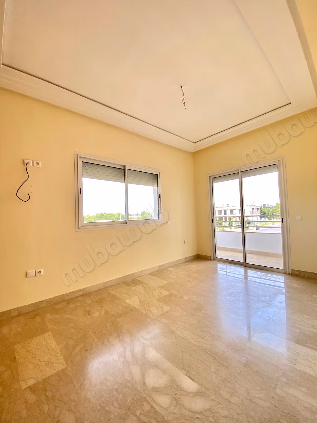Appartement en location à Souissi. 3 chambres agréables. Ascenseur et terrasse