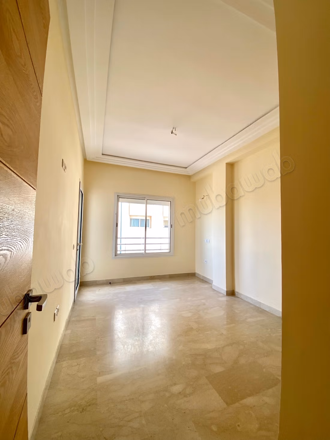 Appartement en location à Souissi. 3 chambres agréables. Ascenseur et terrasse
