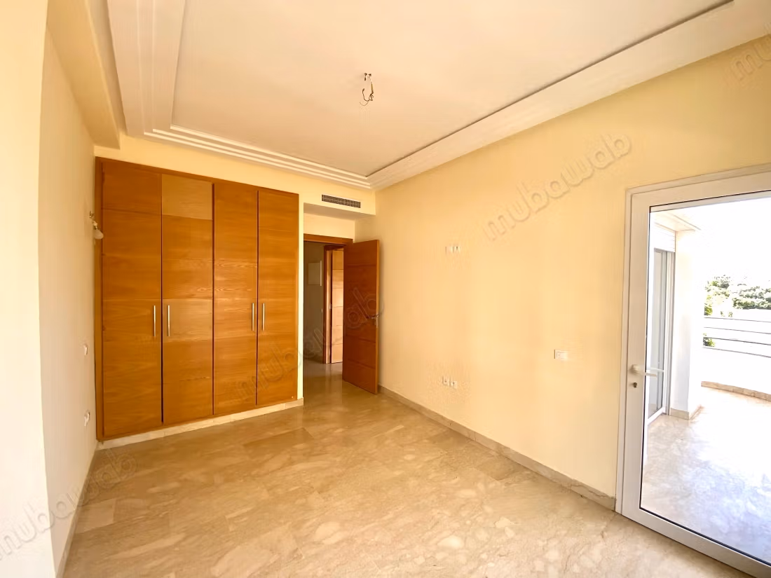 Appartement en location à Souissi. 3 chambres agréables. Ascenseur et terrasse