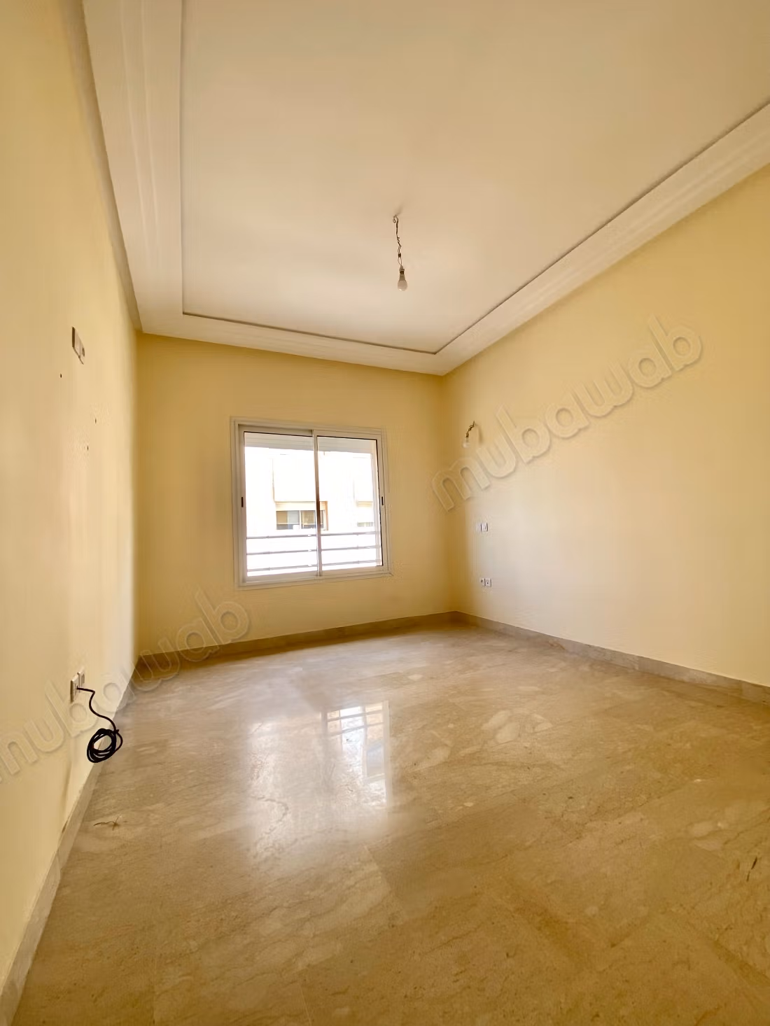 Appartement en location à Souissi. 3 chambres agréables. Ascenseur et terrasse